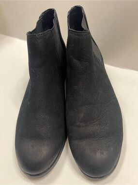 Frye Classic Black Chelsea Suede Ankle Boots Size 7.5 Little wear